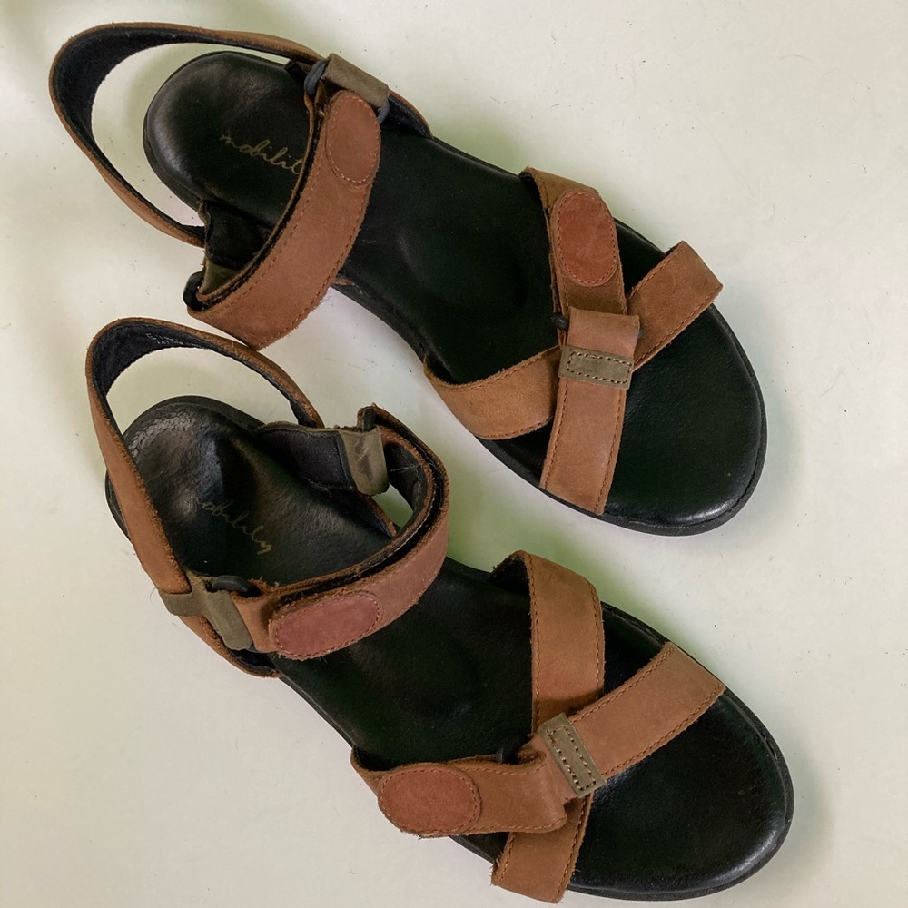 Mobility, tan/khaki leather adj straps, rubber soles, 10M, $25.